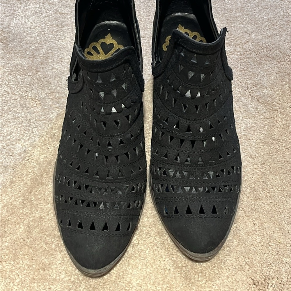 Black size 6 1/2 Fergalicious ankle boots - Picture 3 of 6